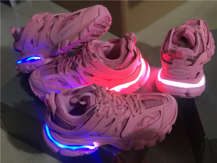 B 17FW Tripe-S High End Sneaker-122