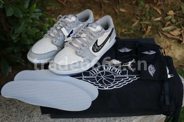 Authentic Dior x Ai Jordan 1 Low Top (with dior boxes)