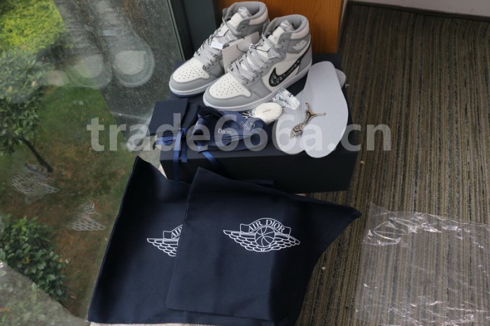 Authentic Dior x Ai Jordan 1 High Top （with dior boxes）