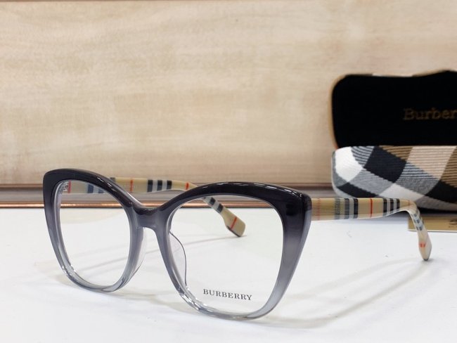 Burberry Sunglasses AAAA-945