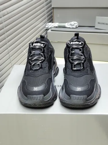 B 17FW Tripe-S High End Sneaker-294