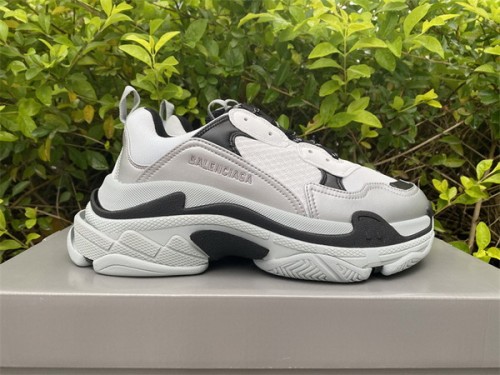 B 17FW Tripe-S High End Sneaker-209