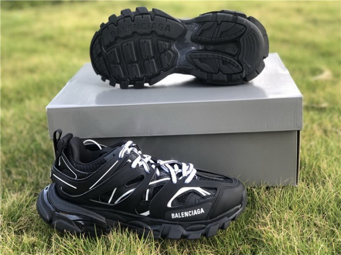 B 17FW Tripe-S High End Sneaker-187