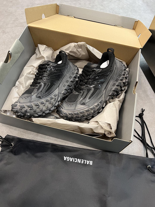 B 17FW Tripe-S High End Sneaker-292