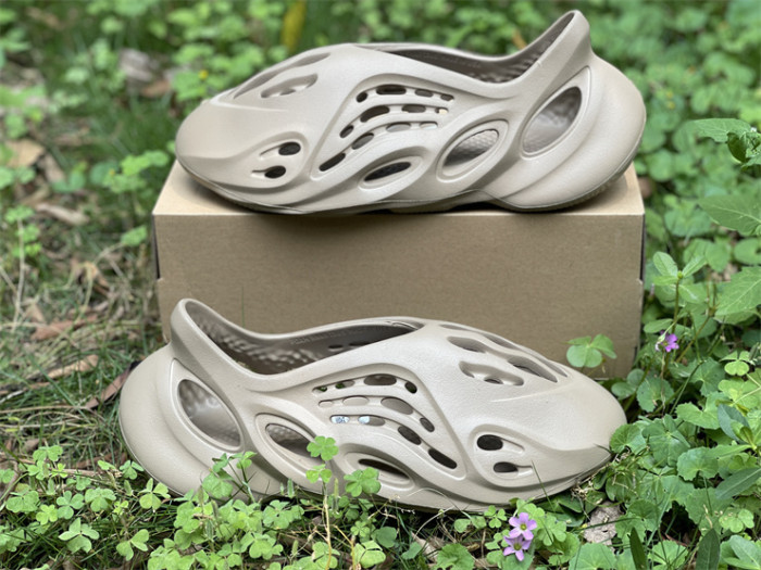 Authentic Yeezy Foam Runner “Mist”