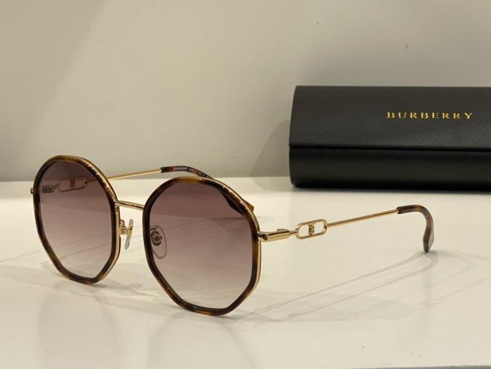 Burberry Sunglasses AAAA-845