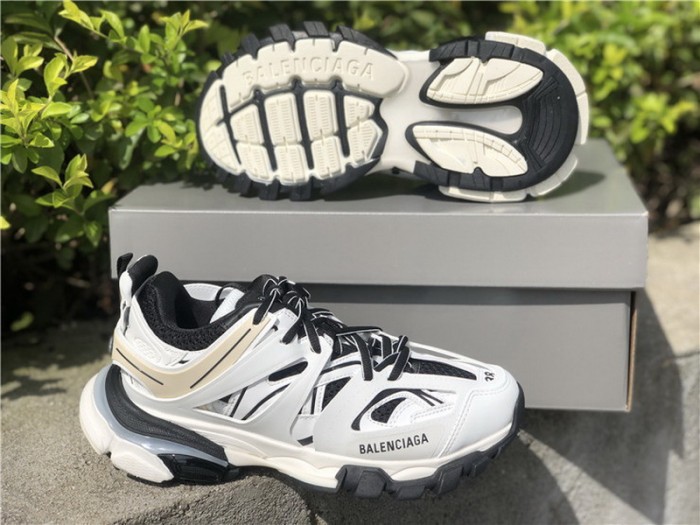 B 17FW Tripe-S High End Sneaker-202