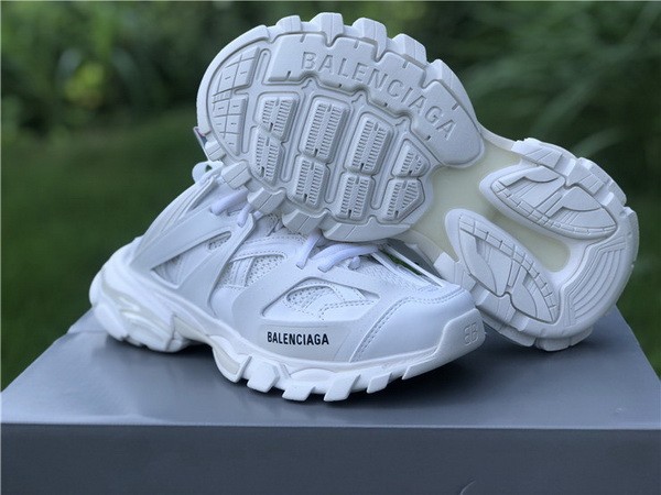 B 17FW Tripe-S High End Sneaker-218