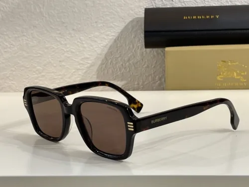 Burberry Sunglasses AAAA-900