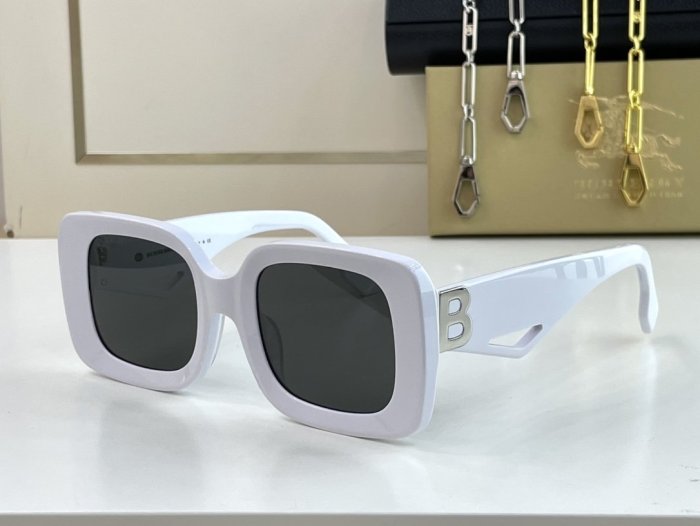 Burberry Sunglasses AAAA-749