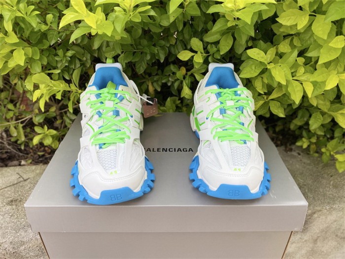 B 17FW Tripe-S High End Sneaker-208