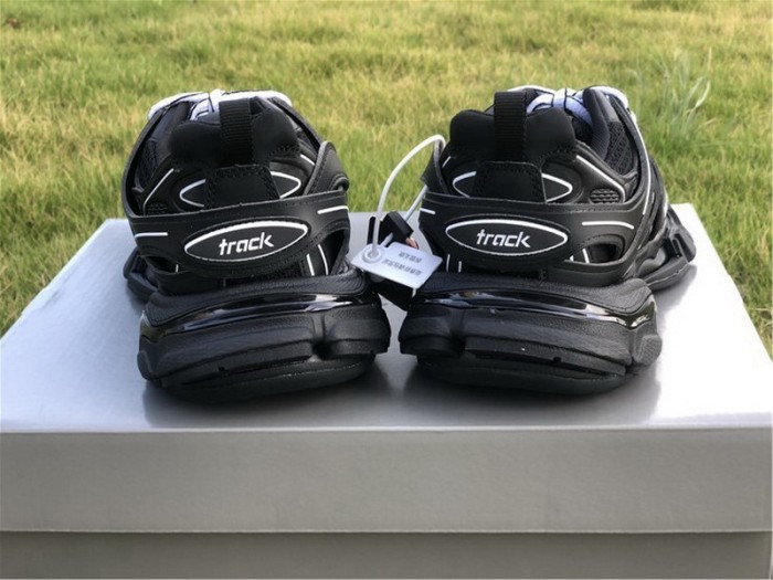 B 17FW Tripe-S High End Sneaker-187