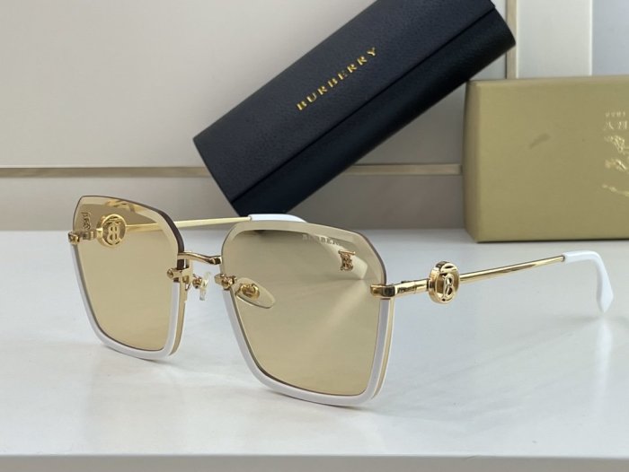 Burberry Sunglasses AAAA-727