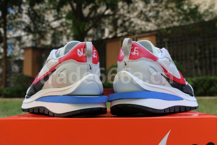 Authentic sacai x Nike VaporWaffle “Royal Fuchsia ”