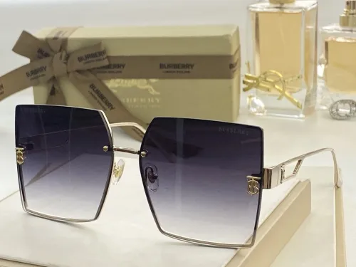 Burberry Sunglasses AAAA-659