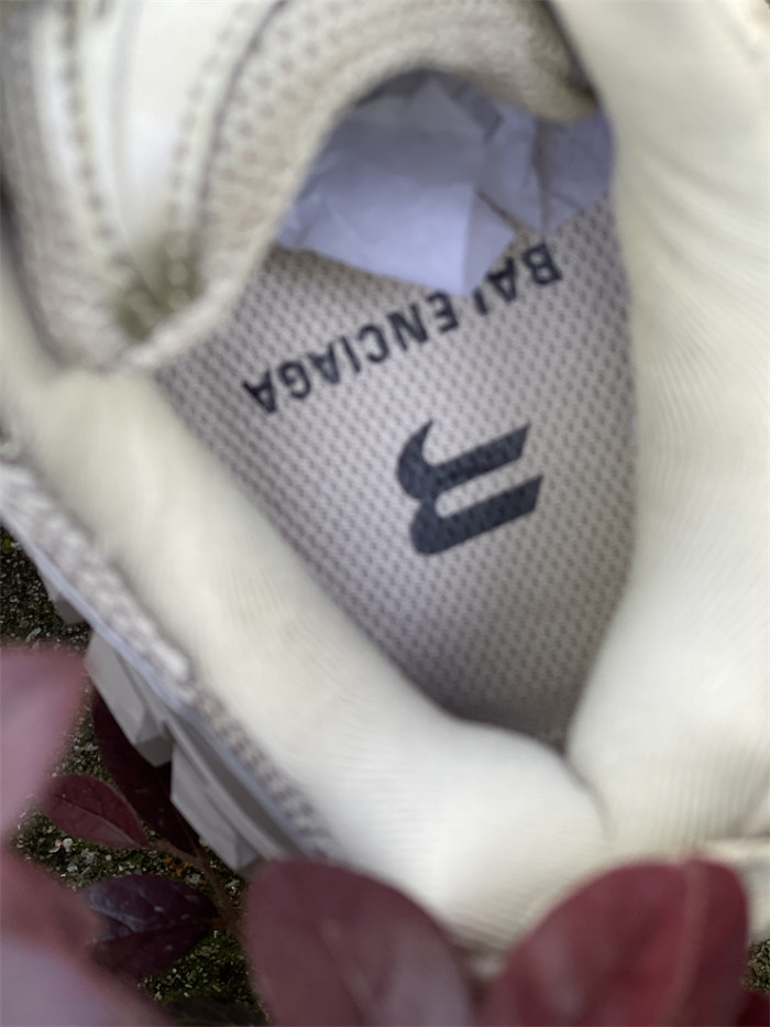 B 17FW Tripe-S High End Sneaker-276