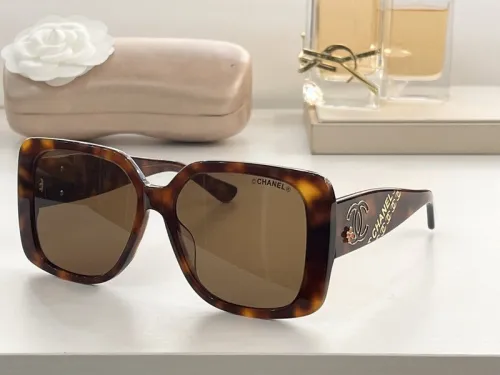 CHNL Sunglasses AAAA-471