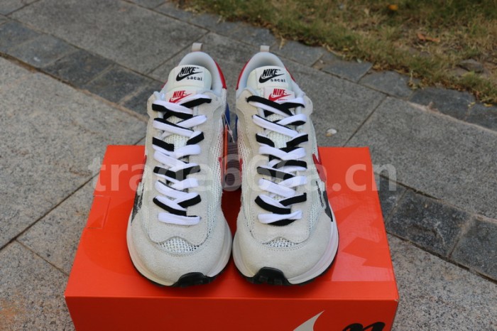 Authentic sacai x Nike VaporWaffle “Royal Fuchsia ”