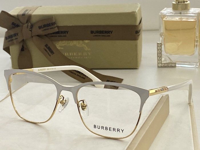 Burberry Sunglasses AAAA-675