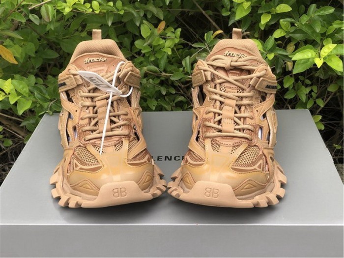 B 17FW Tripe-S High End Sneaker-213