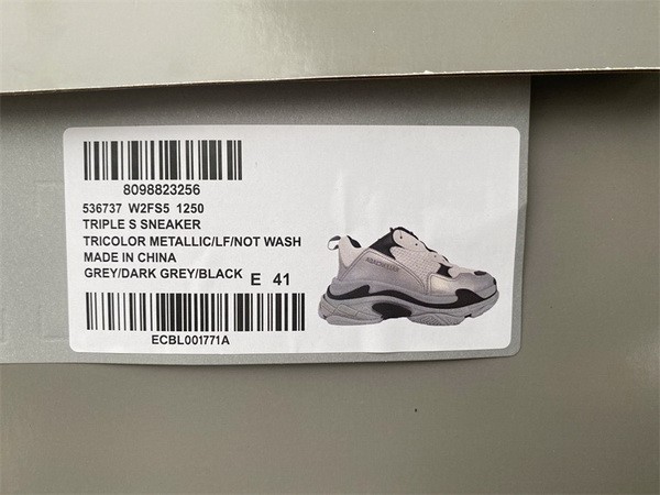 B 17FW Tripe-S High End Sneaker-209