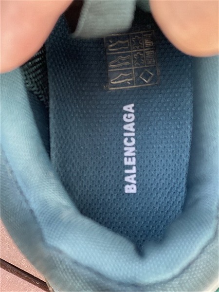 B 17FW Tripe-S High End Sneaker-256