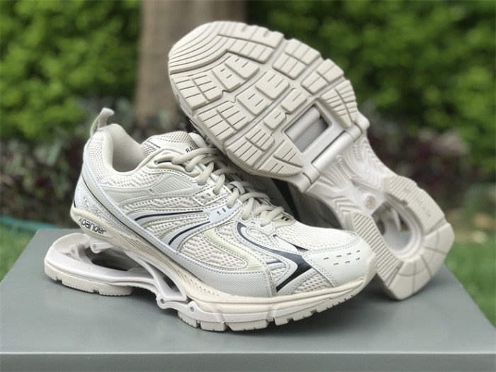 B 17FW Tripe-S High End Sneaker-309