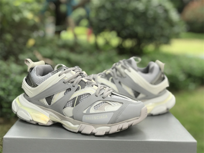 B 17FW Tripe-S High End Sneaker-386