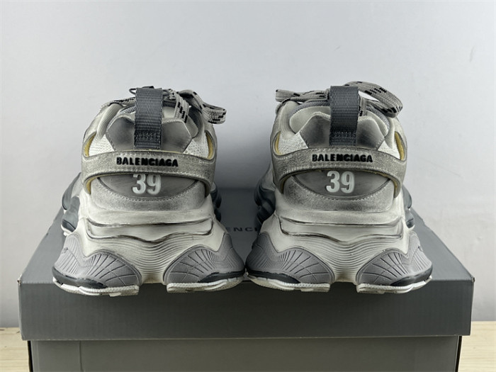 B 17FW Tripe-S High End Sneaker-450