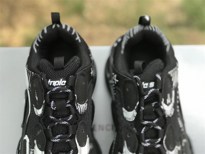 B 17FW Tripe-S High End Sneaker-394