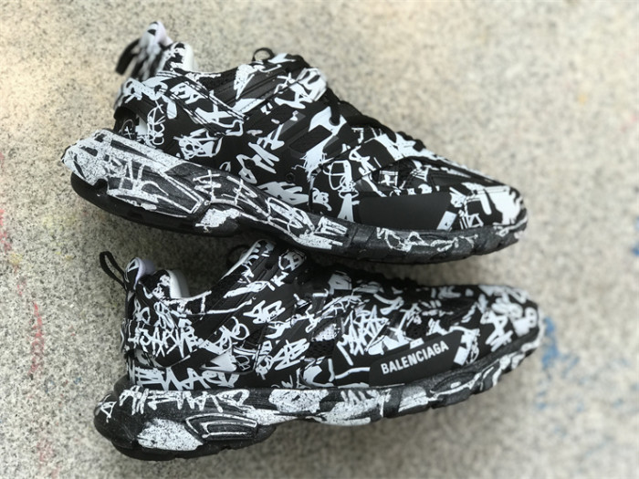 B 17FW Tripe-S High End Sneaker-379