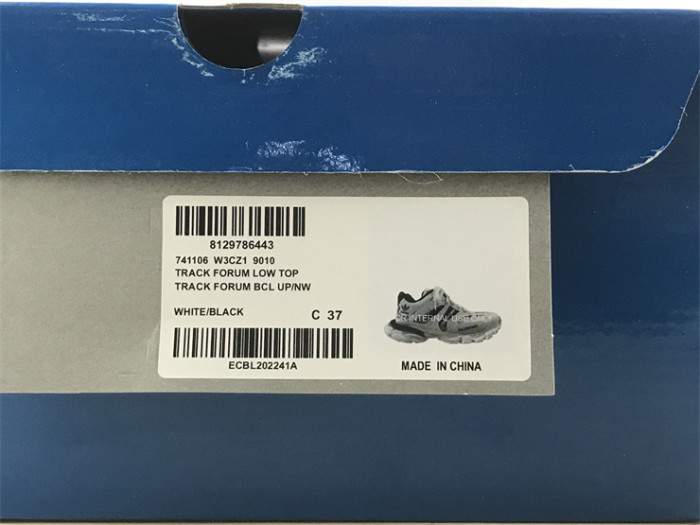 B 17FW Tripe-S High End Sneaker-404