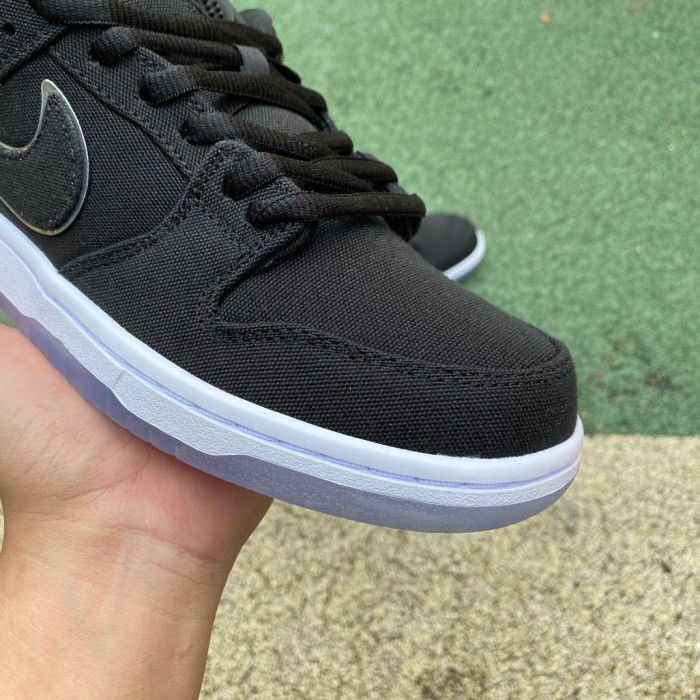 Authentic Eminem x Carhartt x Nike SB Dunk Low