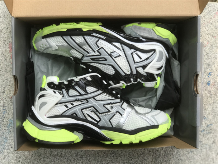 B 17FW Tripe-S High End Sneaker-380