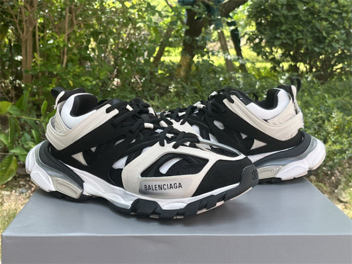 B 17FW Tripe-S High End Sneaker-411