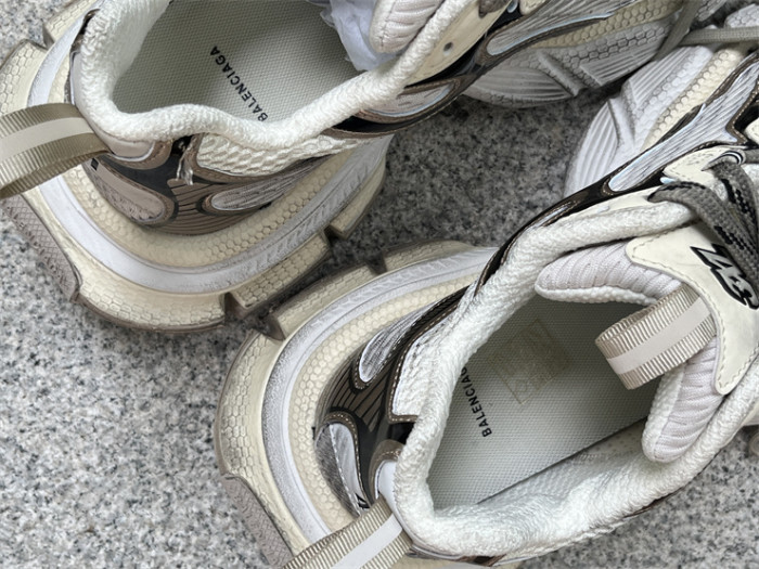 B 17FW Tripe-S High End Sneaker-419