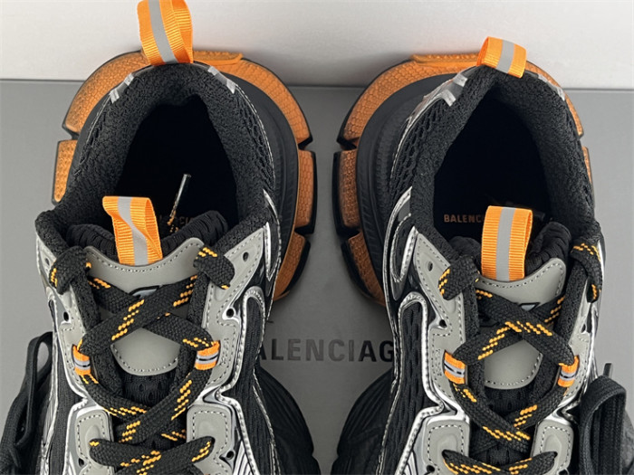 B 17FW Tripe-S High End Sneaker-413