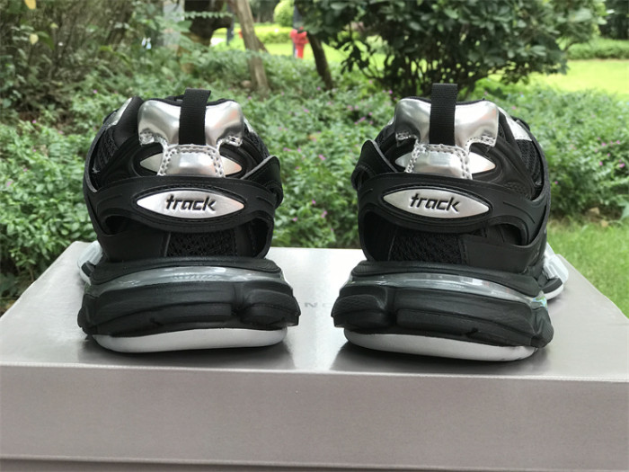 B 17FW Tripe-S High End Sneaker-395