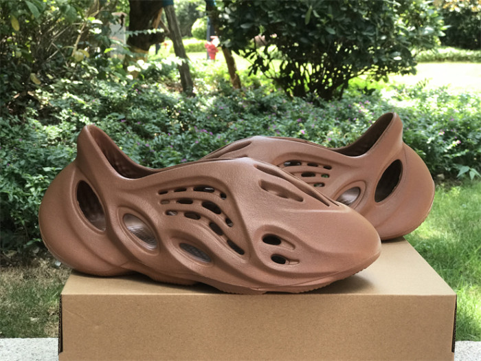 Authentic Yeezy Foam Runner “Flax”