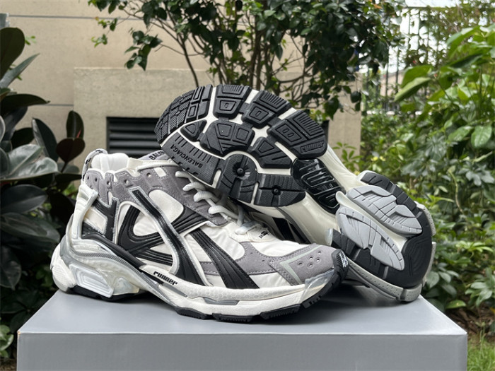 B 17FW Tripe-S High End Sneaker-427