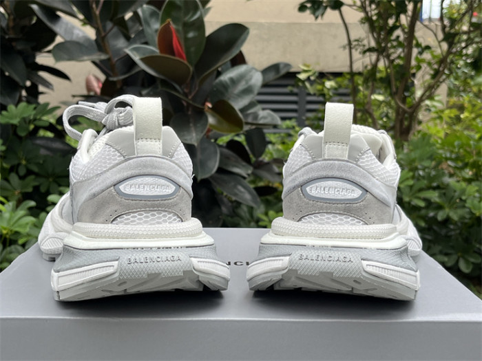 B 17FW Tripe-S High End Sneaker-437