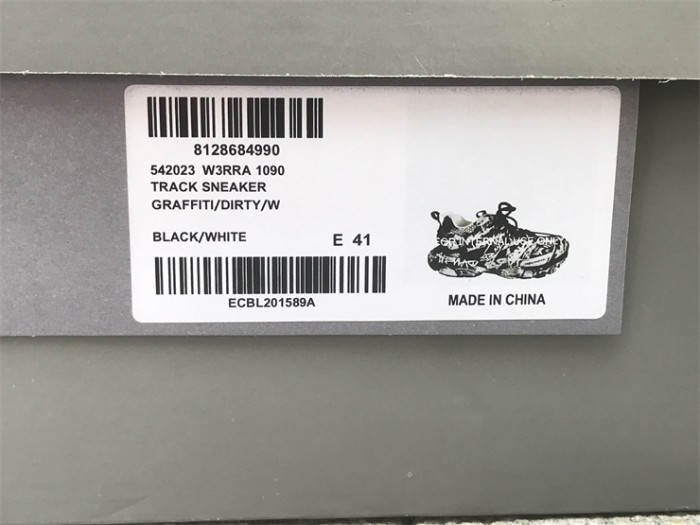 B 17FW Tripe-S High End Sneaker-379