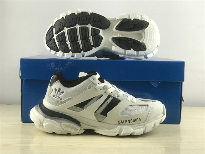 B 17FW Tripe-S High End Sneaker-404