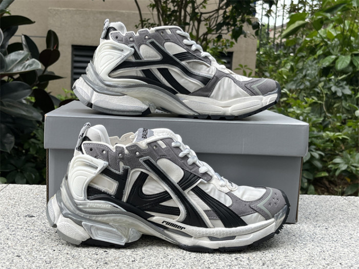 B 17FW Tripe-S High End Sneaker-427