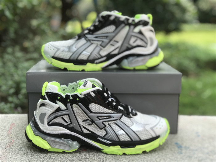 B 17FW Tripe-S High End Sneaker-380