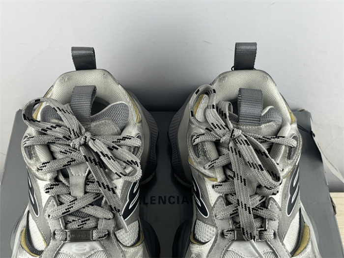 B 17FW Tripe-S High End Sneaker-450