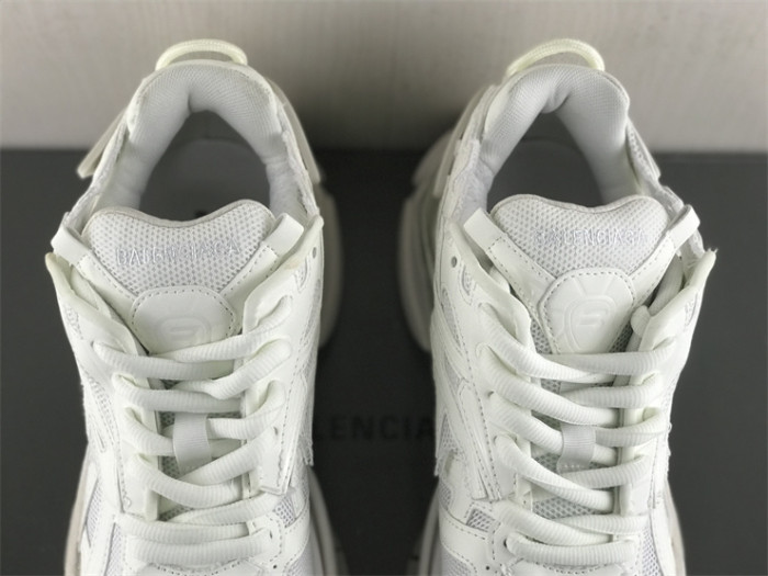 B 17FW Tripe-S High End Sneaker-333