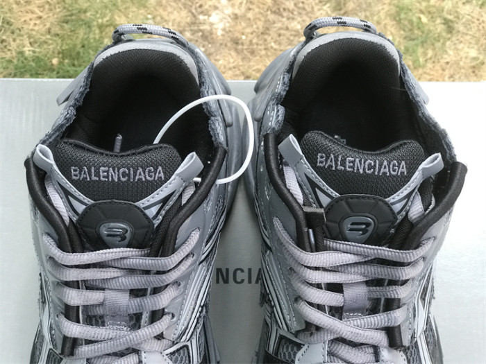 B 17FW Tripe-S High End Sneaker-389