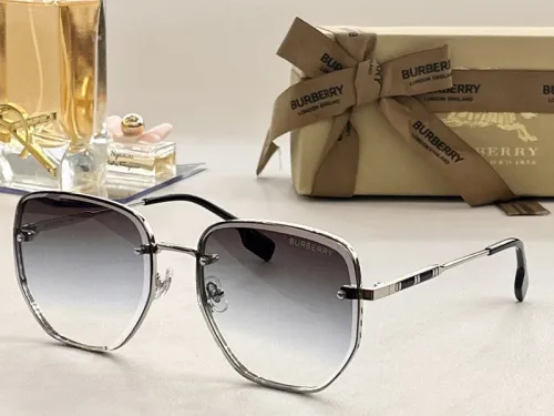 Burberry Sunglasses AAAA-1122