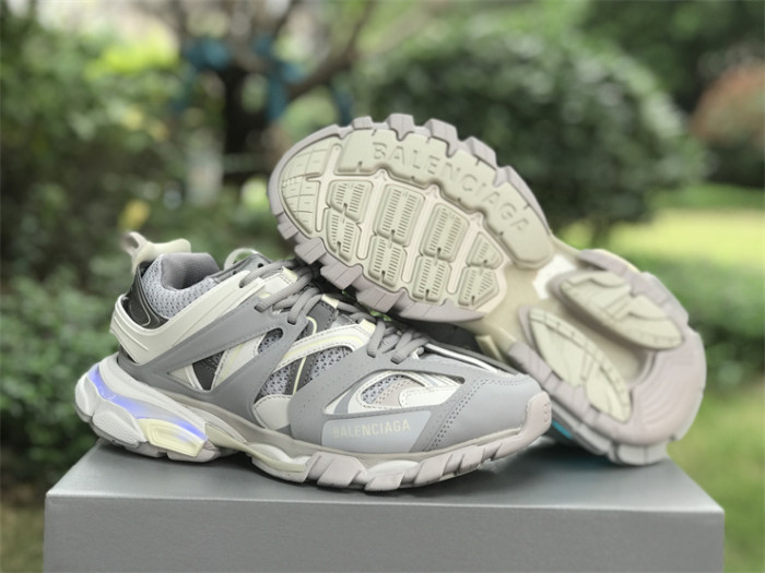 B 17FW Tripe-S High End Sneaker-386